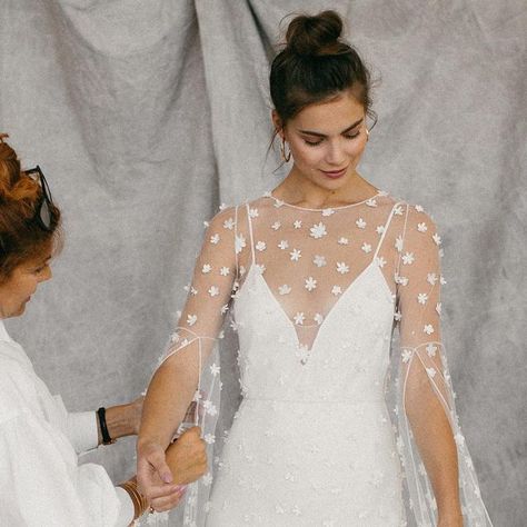 IMMACLÉ on Instagram: "El vestido Acalia de tul transparente con flores de seda sobrepuestas. The Acalia gown in transparent tulle with silk flowers overlaying.   #immaclenovias #noviasespeciales #noviasoriginales #noviasconestilo #novias2022 #alternativebride #alternativeweddingdress #modernbride #fashionbride" Tulle Overlay Dress, Bridal Tops, Overlay Dress, Happily Ever After, Silk Flowers, Ever After, Silk, Flowers, Dresses