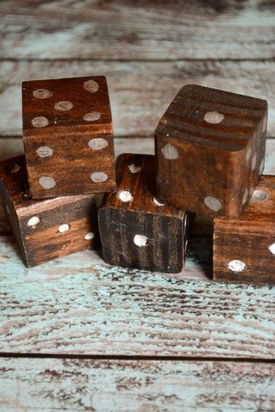 Such a fun and simple DIY project. Make these DIY Large Wooden Dice. Great for holiday gift giving, for little hands, or game night. Wooden Dice Diy, Homemade Dice, Diy Wood Engraving, Homemade Bubble Wands, Dice Diy, Popsicle Stick Picture Frame, Diy Playing Cards, Billy Butcher, Fun Diy Craft Projects