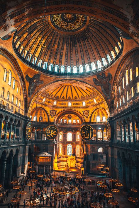 Incredible Istanbul Photography from Tia's Travels - Tia Does Travel Aya Sophia, Greek Isles Cruise, Hagia Sophia Istanbul, Aya Sofia, Istanbul Tours, Istanbul Turkey Photography, Turkey Photography, Byzantine Architecture, Istanbul Photography