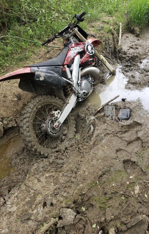 Mud Bogging, Mud Puddle, Cool Dirt Bikes, Bike Riders, Bike Aesthetic, Useful Gifts, Atv Riding, High Ground, Dirt Bike Girl