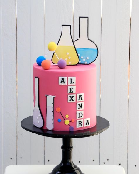 👩🏼‍🍳 Savannah Phipson on Instagram: “Alexandra’s mad science birthday . . . . . . . . #savvyfare #cake #cakelove #cakeinspiration #cakestagram #cakesofinstagram #cakegram…” Mad Science Cake, Science Birthday Party Cake, Science Themed Cake, Science Birthday Cake, Science Cake, Science Birthday Party Ideas, Scientist Birthday, Science Birthday, Science Party