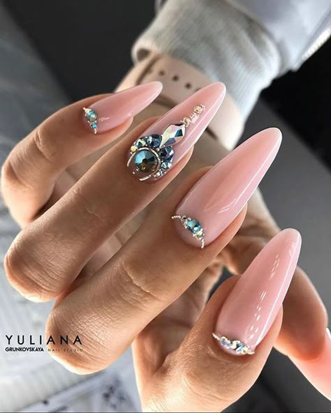 Ongles Bling Bling, Diamond Nail Art, Beauty Nails Design, Nail Jewels, Swarovski Nails, Glamour Nails, Gel Nails Diy, Nails Design With Rhinestones, Work Nails