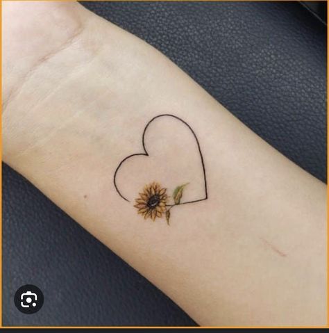 Tattoos Matching Sister, Granddaughter Tattoo, Small Sunflower Tattoos, Cute Matching Tattoos, Tattoos Matching, Tattoos With Kids Names, Cute Sunflower, Very Beautiful Flowers, Small Sunflower