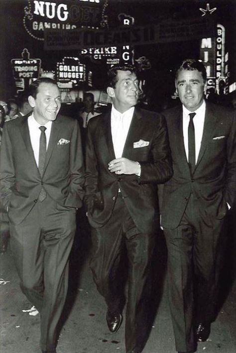 Rat Pack leaders Frank Sinatra, Dean Martin, and Peter Lawford at the Las Vegas movie premiere of Ocean's 11 in 1960 (The Vintage News) Rat Pack Party, Frank Sinatra Dean Martin, Joey Bishop, Peter Lawford, Oceans 11, Old Vegas, Sammy Davis Jr, Movie Aesthetic, Gene Kelly