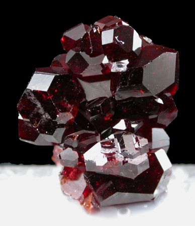 Blood Red Uvite Crystals Black Pinterest, Minerals Crystals Rocks, Blood Stone, Pretty Rocks, Cool Rocks, Beautiful Rocks, Spring Jewelry, Mineral Stone, Minerals And Gemstones