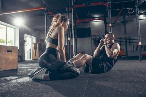 Fitness Flooring, Fitness Couple, Create Healthy Habits, Bank Job, Gym Couple, Types Of Cardio, Couple Ideas, Fit Couple, Aerobics Workout