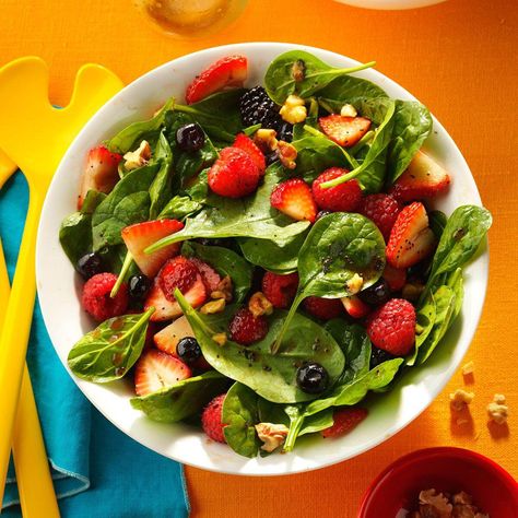 Four-Berry Spinach Salad Frozen Spinach Recipes, Berry Spinach Salad, Salad With Fruit, School Cafe, Cafe Lounge, Blackberry Recipes, Spinach Salad Recipes, Raspberry Vinaigrette, Berry Salad