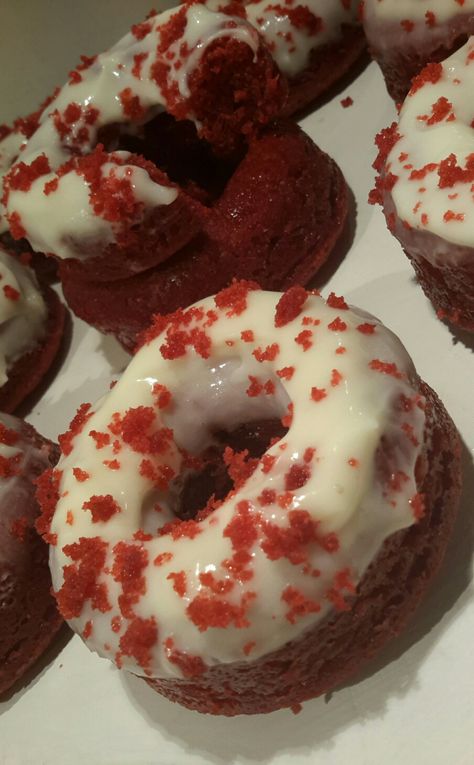 Red velvet donuts Red Velvet Donut, Red Velvet Donuts, Velvet Aesthetic, Breakfast Sandwich, Homemade Cakes, Dark Red, Red Velvet, Donuts, Sandwiches