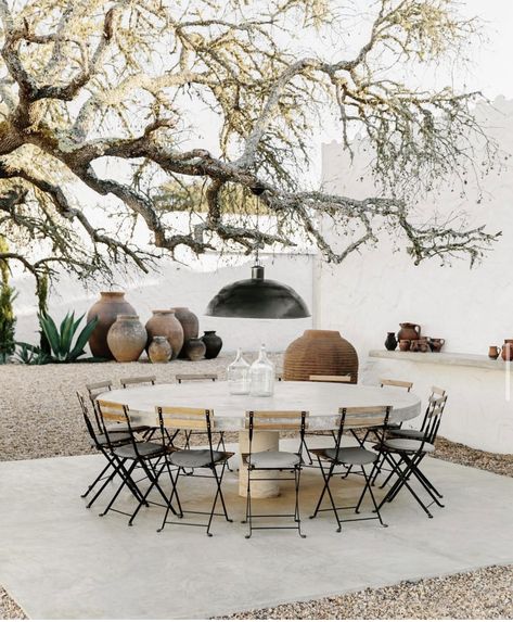 Interior Design Per La Casa, Rural Living, Outside Living, Design Del Prodotto, Outdoor Rooms, Outdoor Dining Table, Modern Rustic, Outdoor Living Space, Outdoor Table