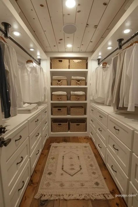 Closet On A Budget, Walk In Closet Layout, Diy Walk In Closet, Rustic Closet, Small Closet Storage, Organizing Walk In Closet, Master Closet Design, Small Walk In Closet, Closet Redo