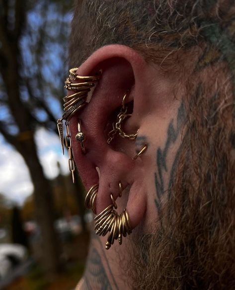 This is an orbital 🪡 I needed practice on orbitals! So @jaredlinn let me give it a go :) Solid yellow gold captive from @duskbodyjewelry… | Instagram 3 Lobe Piercings, Orbital Piercing, Gold Gauges, Cool Ear Piercings, Cool Piercings, Coin Slot, Cute Piercings, Ear Weights, Special Effects Makeup