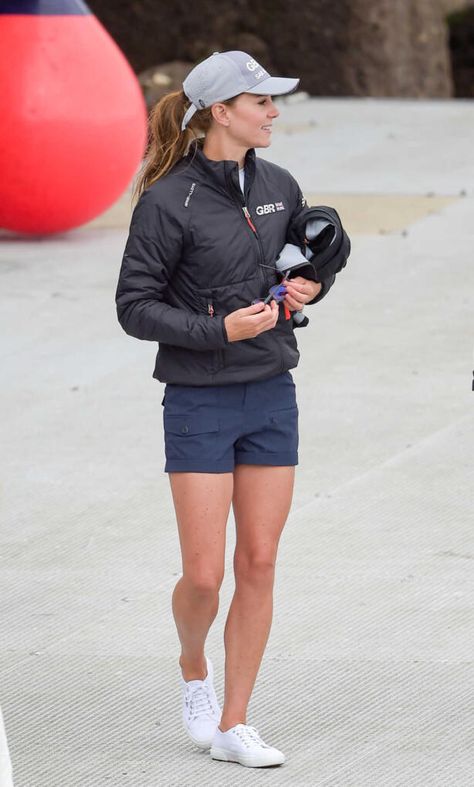 Kate Middleton's Favorite Sailing Shorts are on Amazon - Dress Like A Duchess Sport Casual Outfit, Kate Middleton Style Outfits, Princess Kate Style, Princess Katherine, Middleton Style, Amazon Dresses, Elegant Outfits, Catherine Middleton, Kate Middleton Style