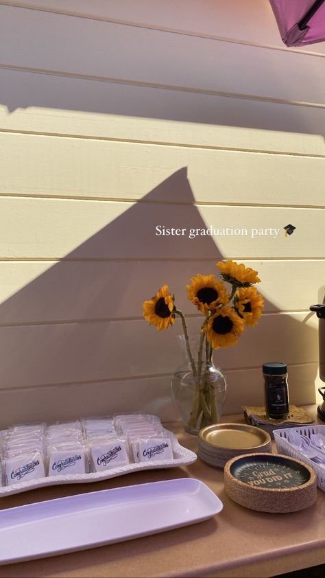 Yellow Grad Party, Graduation Party Aesthetic, Sunflower Graduation Party, Grad Party Aesthetic, Aesthetic Graduation Party, Graduation Party Ideas Aesthetic, Yellow Graduation Party, Grad Party Theme, Senior Graduation Party