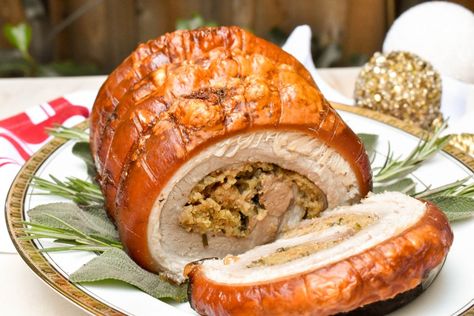 Always wanted to cook the perfect Christmas roast? With this Italian stuffed Christmas Porchetta recipe from Italian Spoon, now you can. Try this mouth-watering recipe today! Christmas Porchetta, Porchetta Roast, Porchetta Recipe, Porchetta Recipes, Italian Christmas Dinner, Belly Pork, Italian Christmas Recipes, Christmas Roast, Italian Dinner Recipes