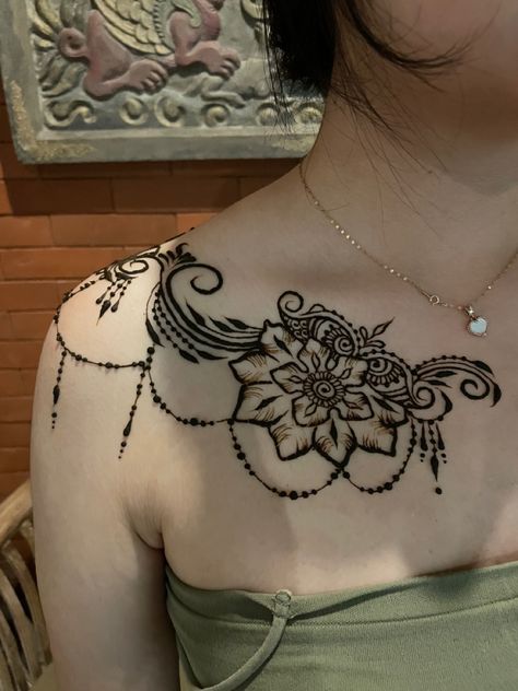 Shoulder Mehndi Designs, Henna On Shoulder, Shoulder Henna, Henna Inspo, Henna Tattoo Hand, Henna Tattoo Designs Hand, Aesthetic Captions, Henna Night, Parts Of The Body