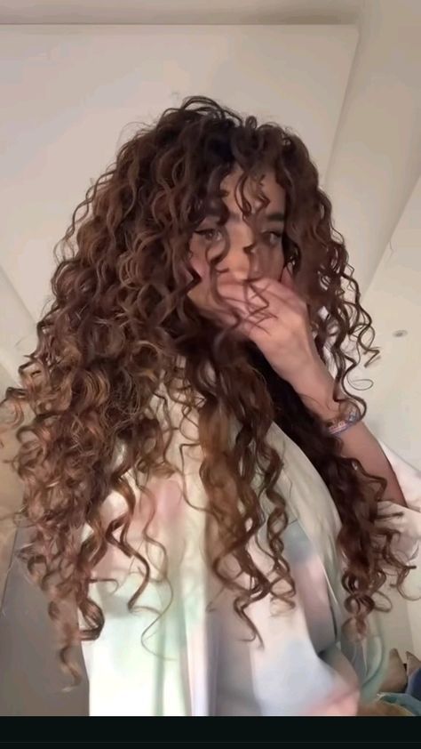 Curly Hair Vintage Aesthetic, Natural Curl Finish, Curly Hair Blowout Curls, Curly Hair No Volume, Healthy Hair Aesthetic Curly, 2c Hair Aesthetic, Perms Long Hair, Curl Perm Types, Curly Hair Before And After