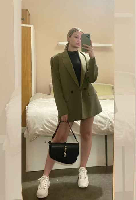 Zara Green Blazer, Green Blazer, Aesthetic Pinterest, Daily Inspiration Quotes, Blazer Outfits, Zara, Blazer, Green