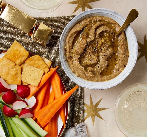 Chestnut hummus Chestnut Hummus, Christmas Starter, Easy Homemade Hummus, Chestnut Recipes, Easy Hummus Recipe, Vegetarian Christmas, Christmas Dinner Menu, Easy Hummus, Easy Curry