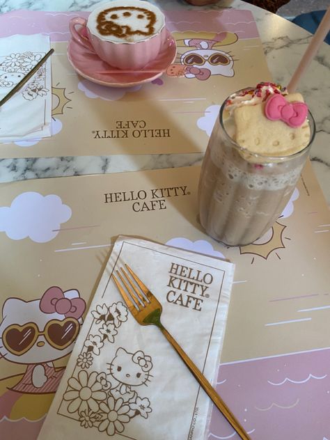 Hello Kitty Birthday Party, Kitty Cafe, Vintage Dessert, Minnie Mouse Pink, Hello Kitty Birthday, Yummy Comfort Food, Food Places, Hello Kitty Items, Kawaii Food