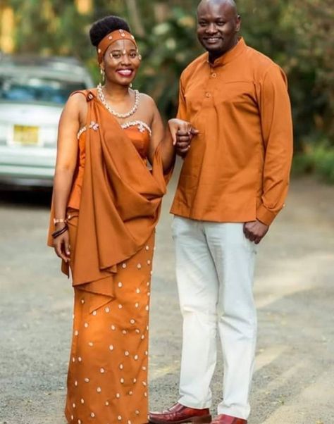 Kikuyu Traditional Wedding Dress, Kikuyu Traditional Attire, Kenyan Dress, Uganda Fashion, Maasai Dress, Kitenge Designs Dresses, African Inspired Wedding, Kenyan Wedding, Kitenge Designs