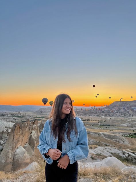 Cappadocia Turkey Outfit, Cappadocia Aesthetic, Cappadocia Outfit, Hot Air Balloon Outfit, Turkey Outfits, Istanbul Turkey Photography, Cappadocia Turkey, Vacay Outfits, Fashion Top Outfits