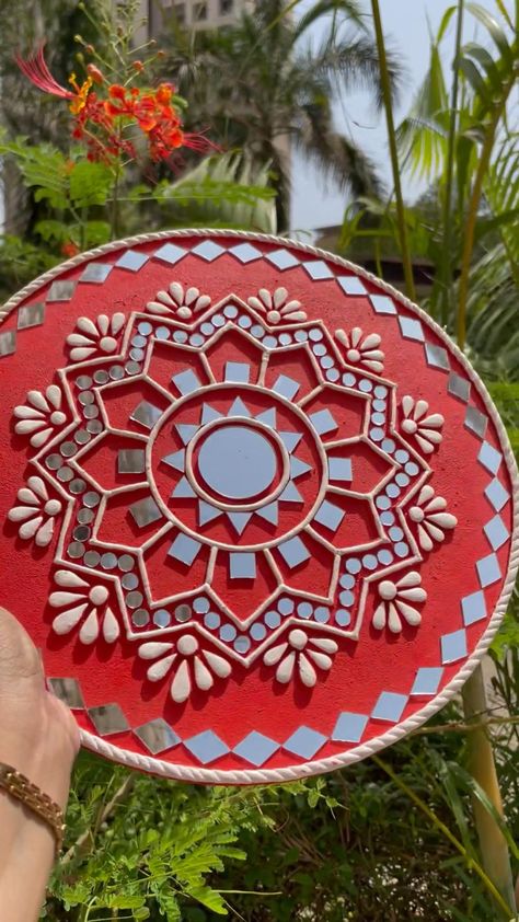 Insta: Craftbecho
 • www.craftbecho.com Lipton Art On Wall, Lippan Art Circle Mirror, Lippen Art Work On Wall, Lippan Art Easy Circle, Simple Lippan Art Circle, Easy Lippan Art Design, Clay Mandala Art, Lippon Art Designs Round, Mini Lippan Art