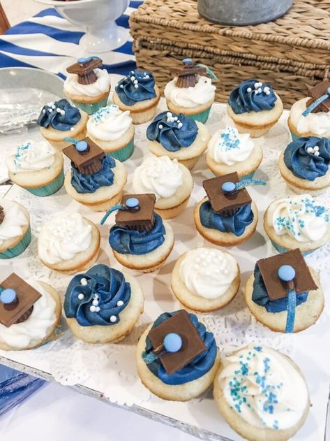 Graduation Cap Cupcakes | Foodtalk Blue White Graduation Party Ideas, Graduation Party Blue And White, Graduation Party Ideas Blue, Graduation Cupcakes 2023, Blue And White Graduation Party Ideas, Graduation Party Blue, Byu Graduation, Graduate Ideas, Graduation Party Cupcakes