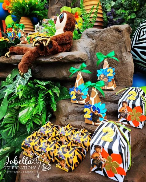 Croods Party Ideas, The Croods Birthday Party Ideas, Croods Birthday Party, Croods Party, Blair Birthday, Volcano Party, Caveman Party, Party Dinosaur, Candy Table