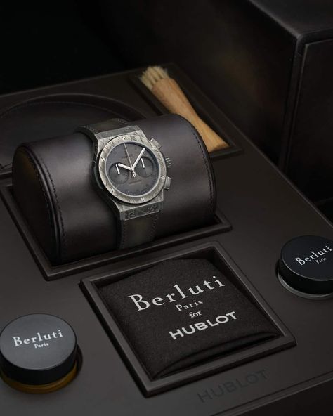 #packaging#Hublot#design#luxury#watchcase Luxury Watch Box, French Shoes, Hublot Classic Fusion, Hublot Classic, Swiss Luxury, Watch Boxes, Watch Display, Box Packaging Design, Luxury Packaging