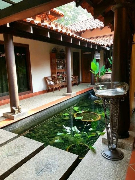 Chinese Porch Design, Home Walkway Ideas Front Yards, Indian Traditional House Interior Design, Naalukettu House Interior, Kerala Houses Exterior, Mutram Designs, Naalukettu House Plan, Nadumuttam Ideas, Indian Architecture Homes