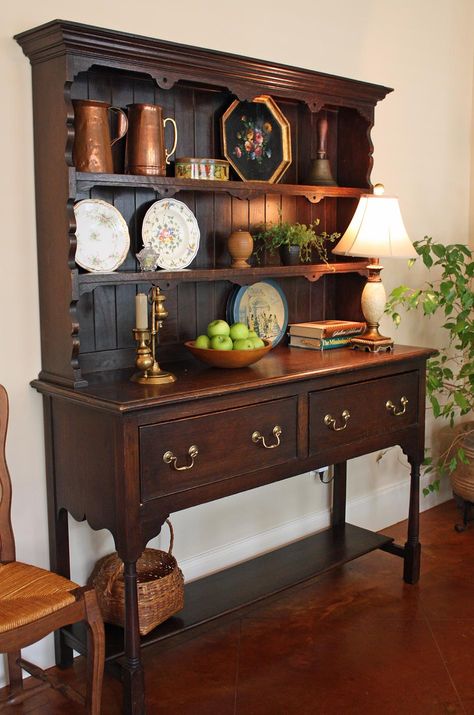 welsh dresser decorating Welsh Cupboard, Farmstead Kitchen, French Hutch, Antique Welsh Dresser, Welsh Ancestry, Dresser Styling, Dresser Plans, Welsh Cottage, Den Ideas