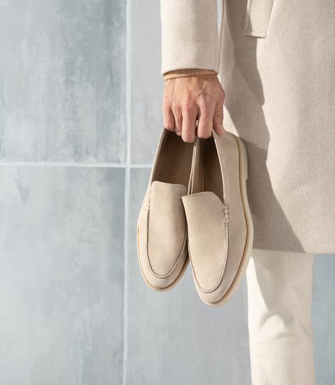 Magnanni - Men’s Loafers Classic Beige Tassel Loafers For Formal Wear, Classic Beige Tassel Loafers For Formal Occasions, Beige Moccasins For Business, Formal Beige Loafers With Brogue Detailing, Classic Beige Loafers For Business, Beige Formal Loafers With Textured Sole, Beige Slip-on Dress Shoes For Business, Business Beige Loafers With Stitched Sole, Beige Plain Toe Loafers With Rubber Sole