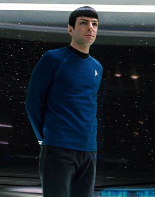 Zachary Quinto, Spock Lord Of The Rings Dragon, The Joker And Harley Quinn, Anakin Padme, Buffy Angel, Star Trek Convention, Star Trek Costume, Star Trek Reboot, Film Star Trek, Star Trek 2009