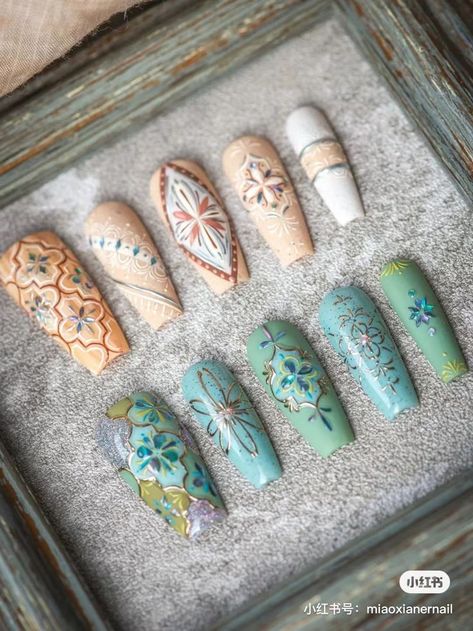 Moroccan mother-of-pearl tiles Bohemian Nails, Boho Nails, Pearl Tile, Retro Nails, Plain Nails, Mode Hippie, Pretty Nail Art Designs, Gel Nail Design, Pretty Nail Art