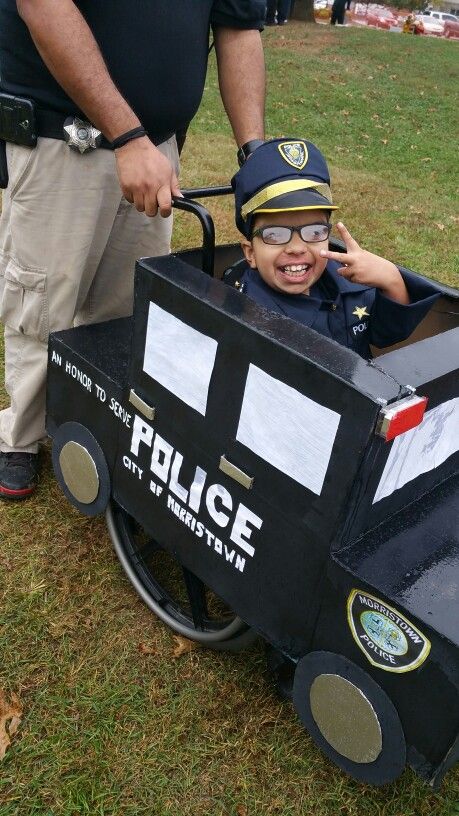 Wheelchair police car costume {Tony} Police Car Costume, Nascar Costume, Wheelchair Costumes, Car Costume, Cardboard Box Car, Police Party, Cardboard Car, Community Helpers Theme, Police Car