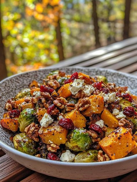 Oven Roasted Butternut Squash, Butternut Squash Salad, Acorn Squash Recipes, Squash Salad, Roasted Vegetable Recipes, Brussel Sprout Salad, Butternut Squash Recipes, Sprout Recipes, Acorn Squash