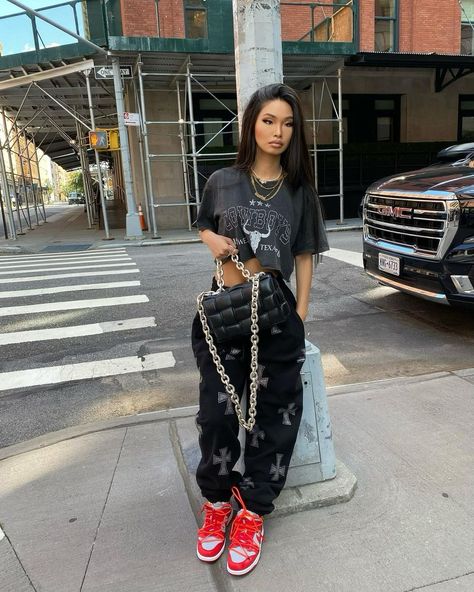 Jenny Lin, Looks Vintage, Daily Outfits, Fashion Nova, Sequin Skirt, Style Inspiration, My Style, Outfit Accessories, Outfit Inspo