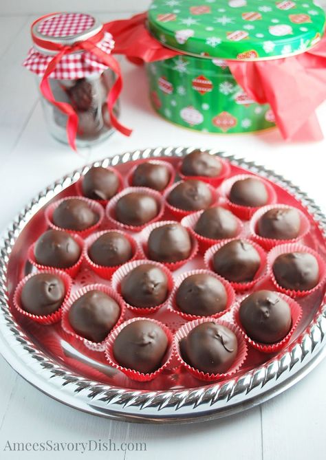 Boozy Bourbon Balls Platter Bourbon Balls Recipe, Bourbon Balls, Bourbon Recipes, Candy Truffles, Boozy Desserts, Kentucky Bourbon, Christmas Candy Recipes, Candy Cookies, Homemade Candies