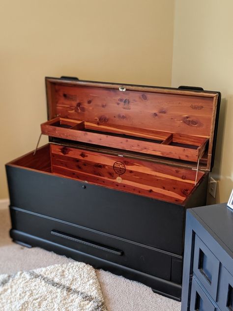 Refurbished Hope Chest Ideas, Refurbished Cedar Chest Ideas, Diy Hope Chest Makeover, Repurposed Cedar Chest, Wooden Chest Makeover, Townhouse Entry, Painted Hope Chest, Cedar Bedroom, Refurbished Chest