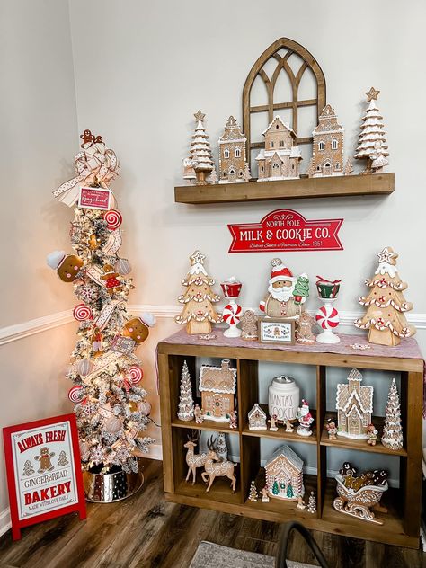 Gingerbread House Ideas, Christmas Booth, The Best Dessert, Gingerbread Christmas Decor, 2023 Art, Gingerbread Decorations, Winter Decoration, Jesus Faith, Christmas Themes Decorations