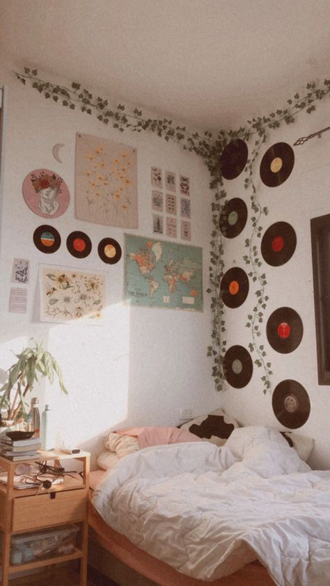 Aesthetic room aesthetic bedroom vines vinyl records on wall plants bedroom Vinyl Record Bedroom Aesthetic, Room Inspo Records, Cool Room Astetics, Cottage Core Aesthetic Room Decor, 90s Retro Aesthetic Room, Record Bedroom Decor, Vines Dorm Room, Vines In Room Aesthetic, Aesthetic Room With Vines