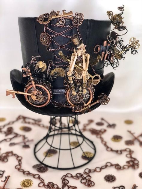 Alice Cooper Top Hat, Victorian Fashion Steampunk, Steampunk Masquerade Outfit, Steampunk Crafts Diy, Gothic Steampunk Outfits, Top Hat Aesthetic, Diy Steampunk Accessories, Diy Steampunk Costume, Steampunk Fashion Everyday