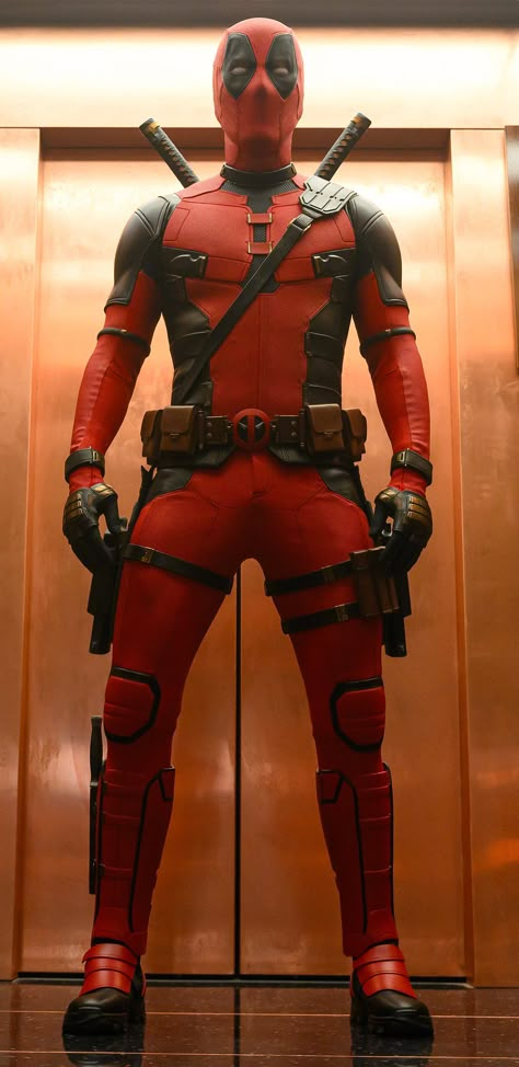 Diy Deadpool Costume, Deadpool Full Body, Deadpool Suit, Deadpool Outfit, Deadpool Pictures, Ryan Reynolds Deadpool, Wolverine And Deadpool, Deadpool Costume, Deadpool Cosplay