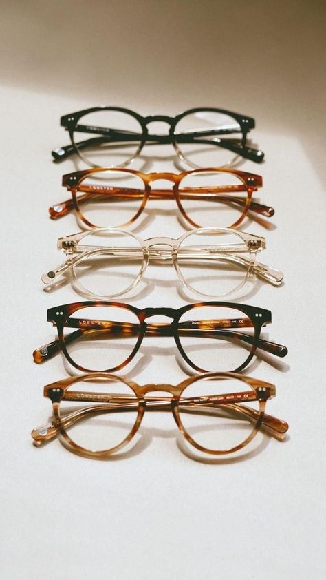 Glasses Aesthetic Frames, Aesthetic Glasses Frames Vintage, Light Academia Glasses, Aesthetic Reading Glasses, Glasses Dark Academia, 2023 Glasses Trends, Glasses Inspo Aesthetic, Glasses Women Aesthetic, Photochromatic Glasses