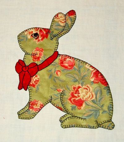 Red Bow Bunny Rabbit Applique, Winter Coming, Rabbit Crafts, Bunny Quilt, Applique Quilt Patterns, Wool Quilts, Applique Templates, Applique Quilting, Animal Quilts