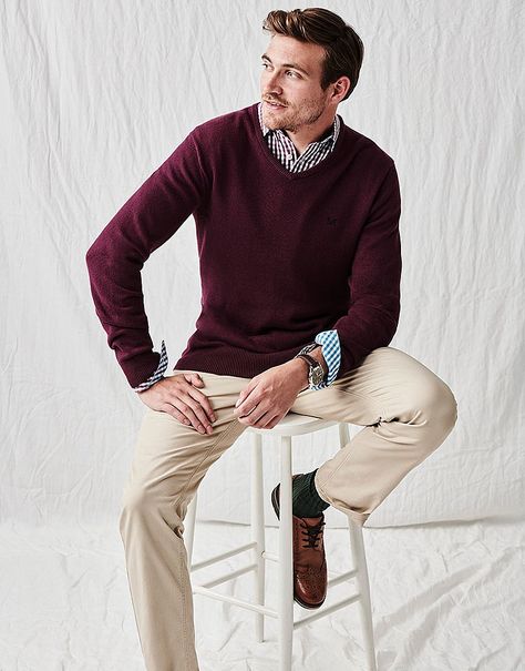 Maroon Sweater Outfit Men, Purple Menswear, Maroon Sweater Outfit, Jumper Outfit Men, Plum Outfit, Burgundy Sweater Outfit, Mens Knitwear, Sweater Outfits Men, Plum Sweater