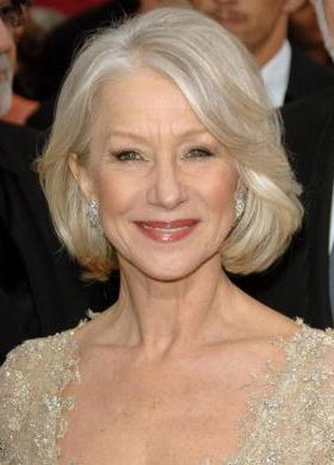 18 Great Hairstyles for Women in Their 60s: Helen Mirren (1945) Wedge Hairstyles, Mom Hairstyles, Great Hairstyles, Helen Mirren, Hairstyles Over 50, 짧은 머리, Penteado Cabelo Curto, Hair Updo, Older Women Hairstyles