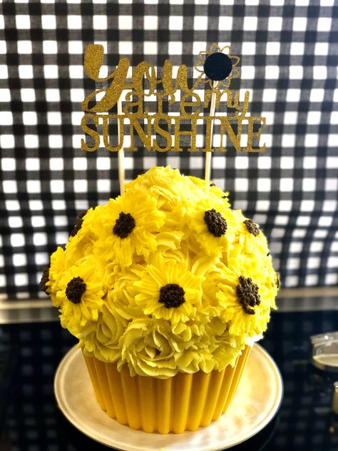 Sunflower First Birthday Cake, Sunflower Smash Cake 1st Birthdays, Sunflower Smash Cake, Yellow Cakes Decoration, Sunflower First Birthday Food Ideas, Sunflower 1st Birthday Cookies, One Year Old Sunflower Birthday, Sunflower Birthday Cakes, Number 1 Cake