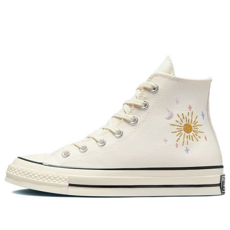 572431C Cute Converse Shoes, Baskets Converse, Latest Fashion Shoes, Cute Converse, White Canvas Shoes, Play Shoes, Pull Rose, Converse Chuck Taylor White, Custom Converse