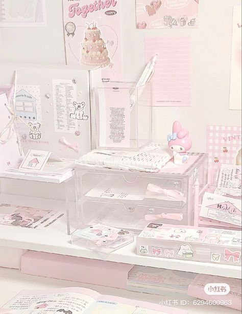 Coutteqe Aesthetic, Muji Room, Pink Desk Decor, Cute Organization, Aesthetic Desk Decor, Desk Decor Ideas, Pastel Desk, Aesthetic Sanrio, Cute Desk Organization